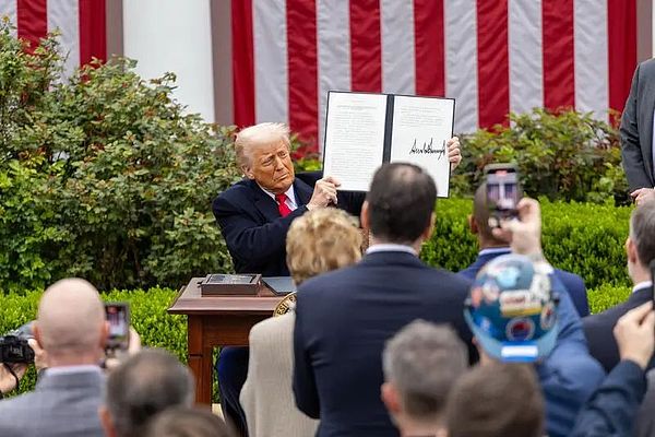 為何突然宣布暫緩關(guān)稅？多位知情人士透露圖片